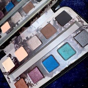 Makeup eyeshadow palettes